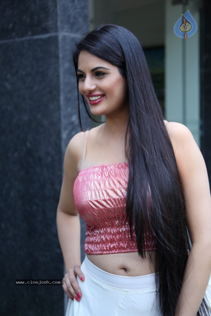 Jinal Pandya Hot Gallery - 77 / 152 photos