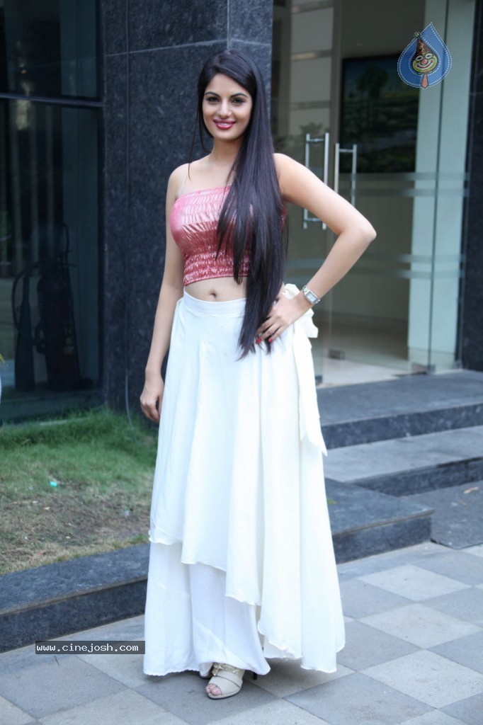 Jinal Pandya Hot Gallery - 83 / 152 photos
