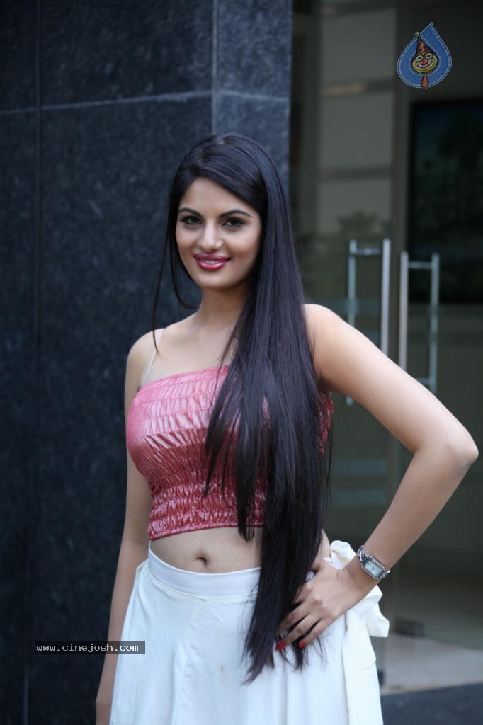Jinal Pandya Hot Gallery - 108 / 152 photos