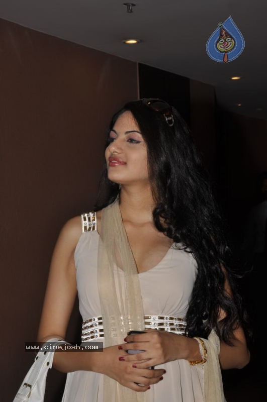 Jinal Pandya Hot Stills - 64 / 65 photos