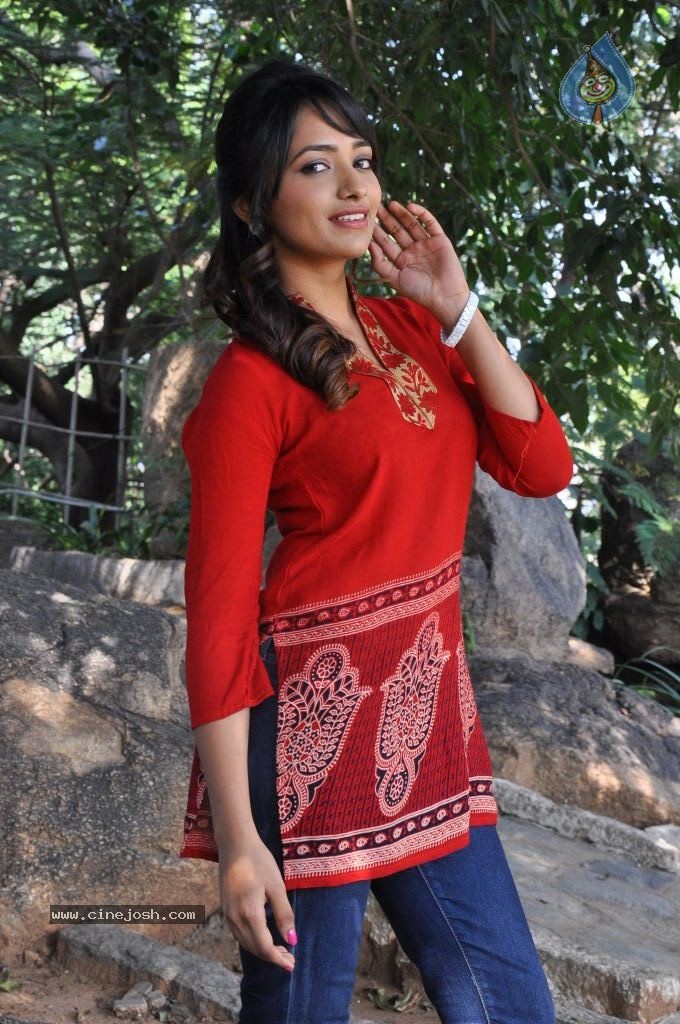 Jiya New Stills - 63 / 68 photos