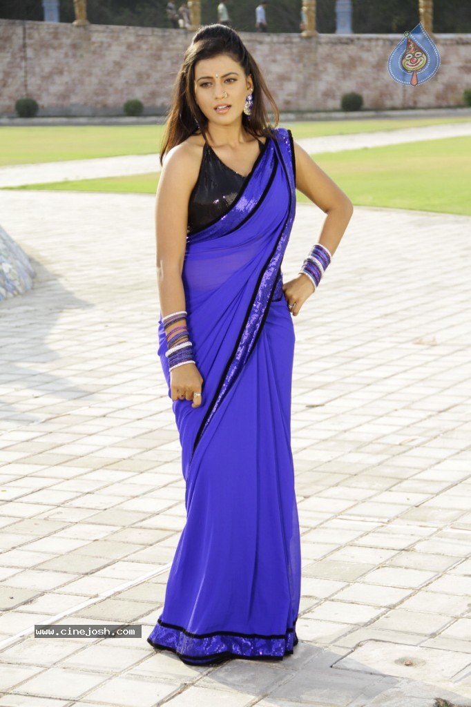 Juhi New Hot Stills - 4 / 44 photos