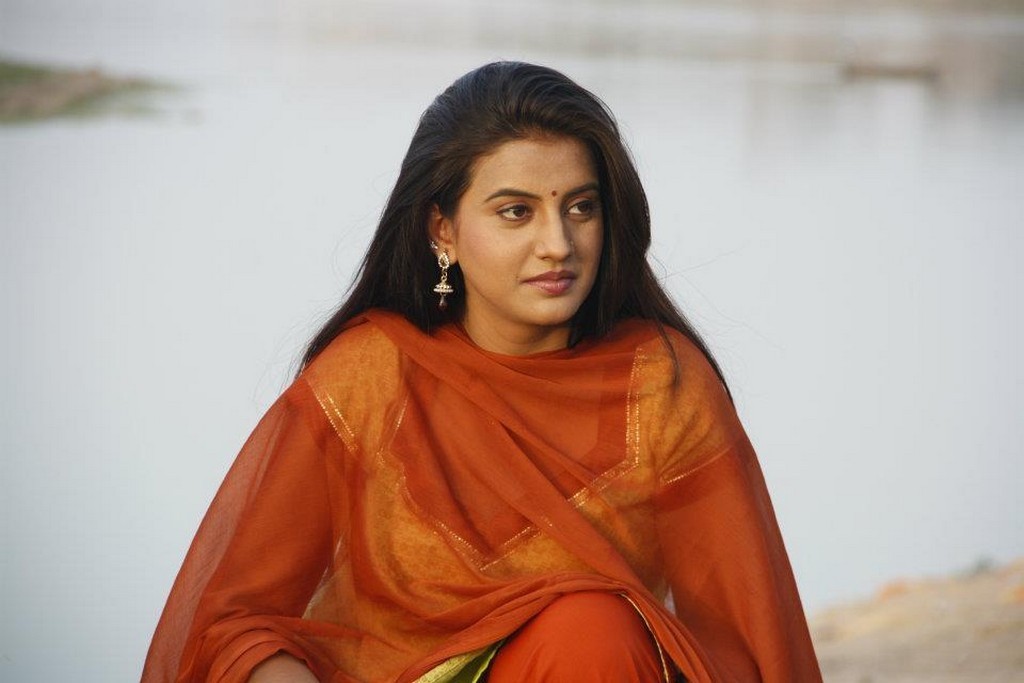 Juhi New Pics - 3 / 49 photos