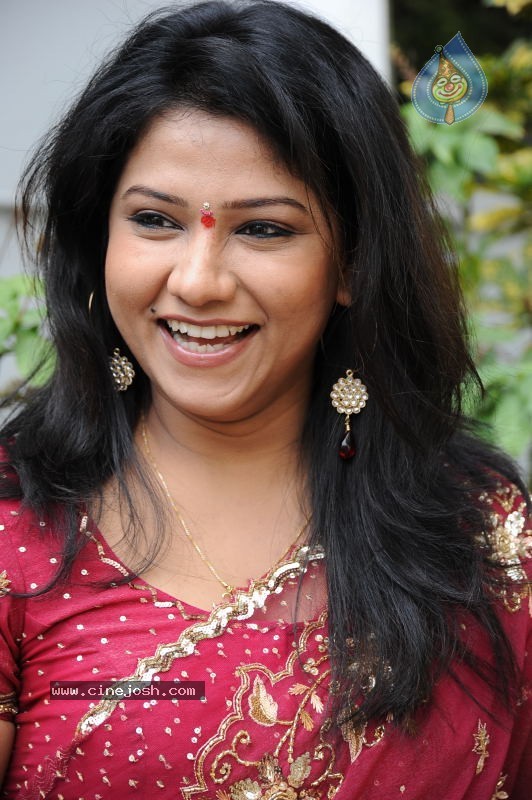 Jyothi Gallery - 17 / 34 photos