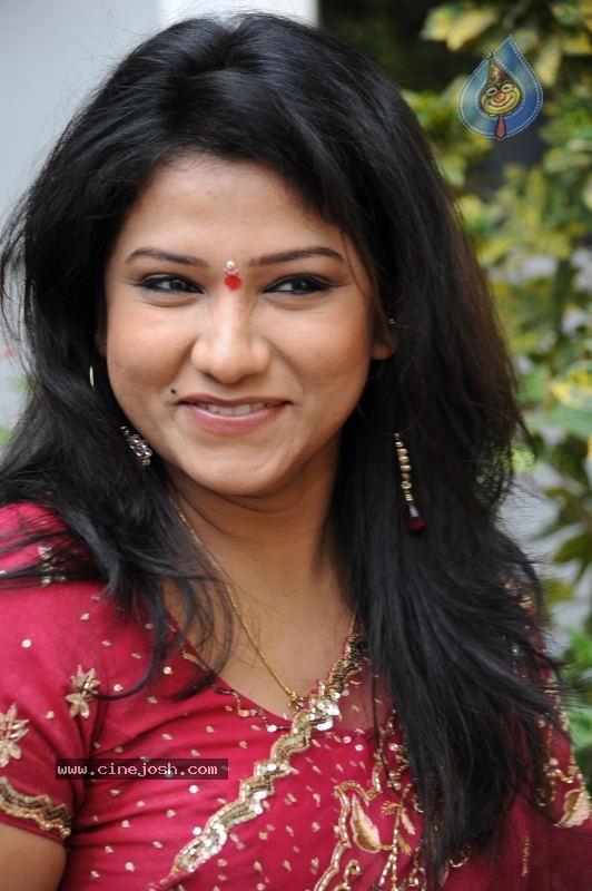 Jyothi Gallery - 21 / 34 photos