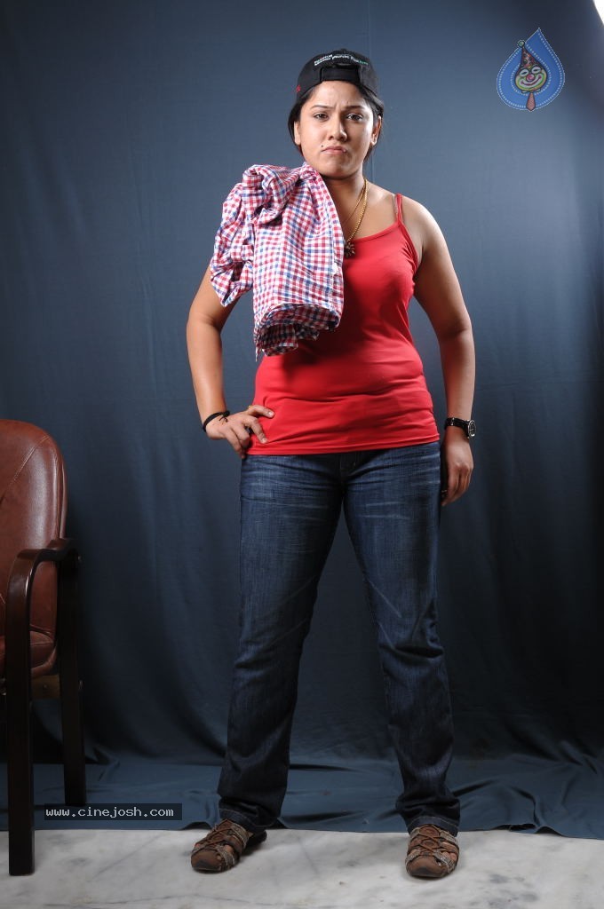 Jyothi New Stills - 27 / 111 photos