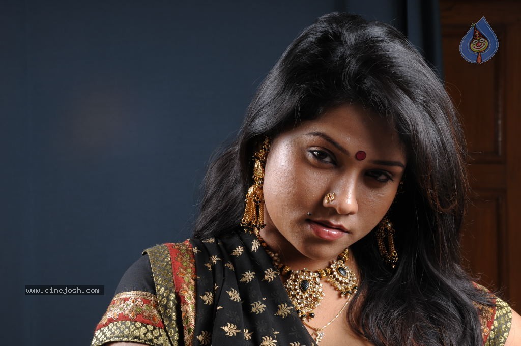 Jyothi New Stills - 31 / 111 photos