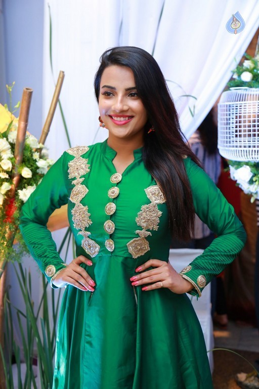 Jyotii Sethi Latest Gallery - 25 / 30 photos