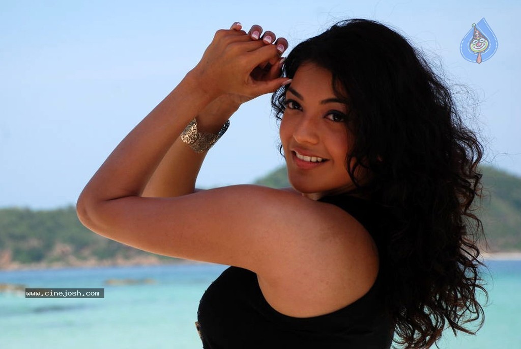 Kajal Agarwal High Resolution Gallery - 25 / 41 photos