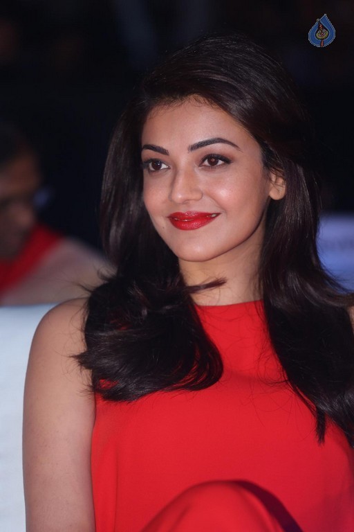 Kajal Aggarwal at Oopiri Audio Launch - 12 / 38 photos