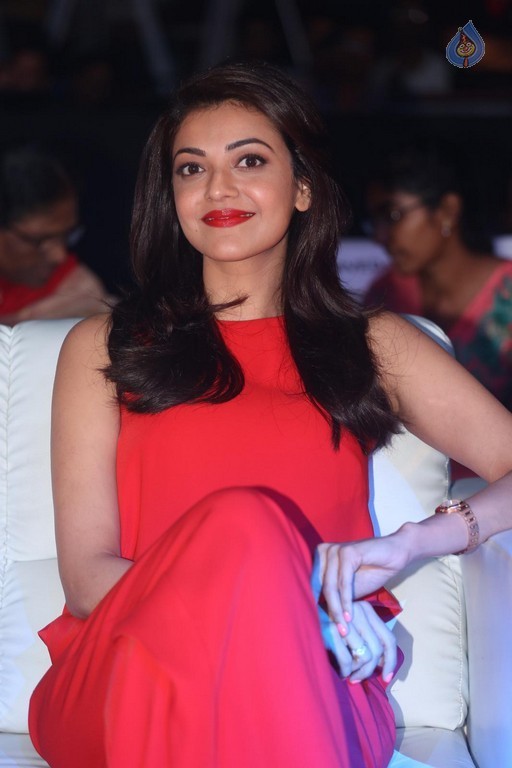 Kajal Aggarwal at Oopiri Audio Launch - 25 / 38 photos
