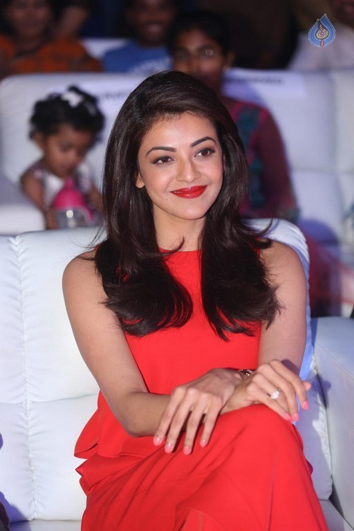 Kajal Aggarwal at Oopiri Audio Launch - 26 / 38 photos