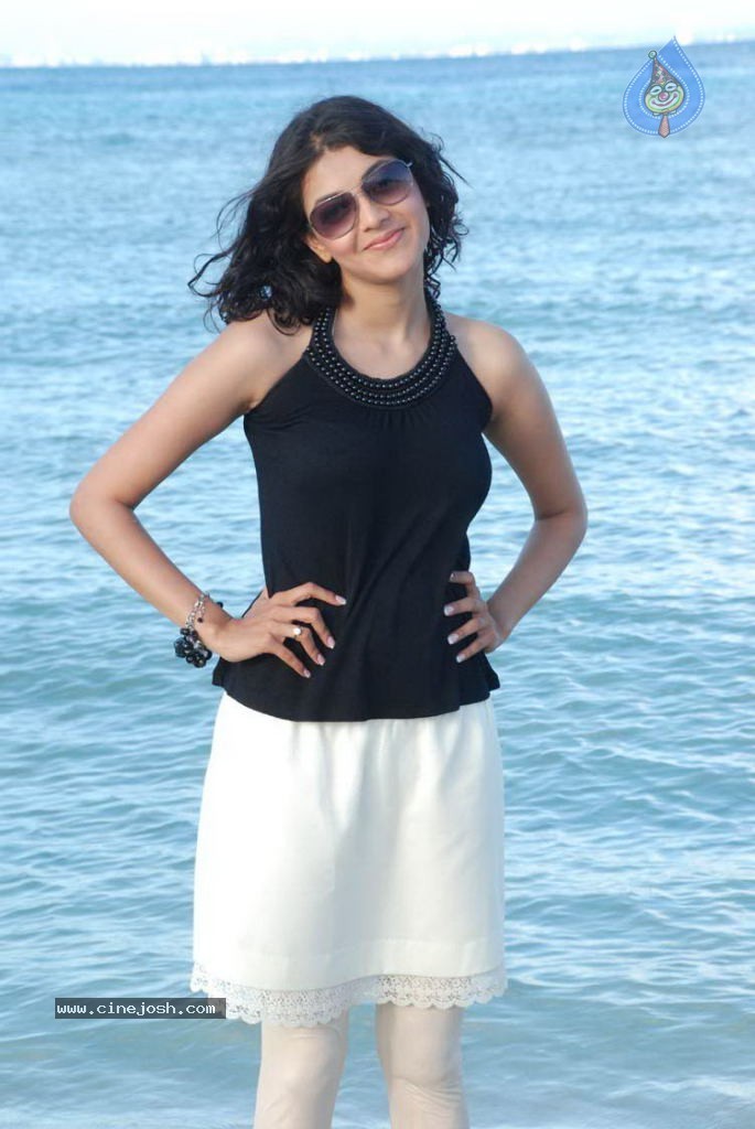 Kajal Agarwal Hot Stills - 6 / 63 photos