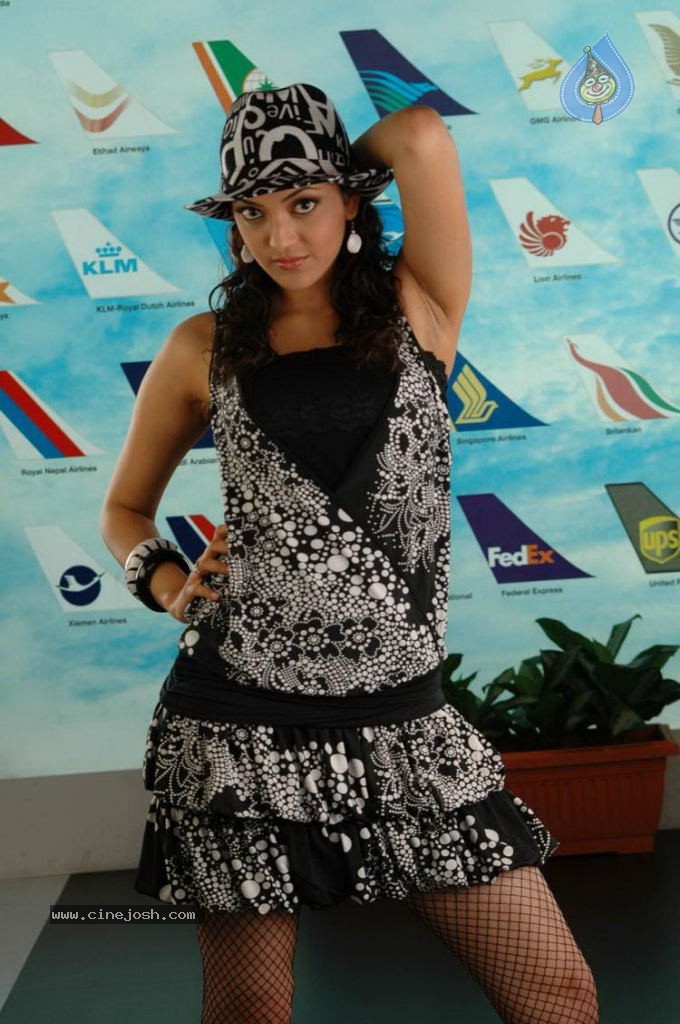 Kajal Agarwal Hot Stills - 15 / 63 photos