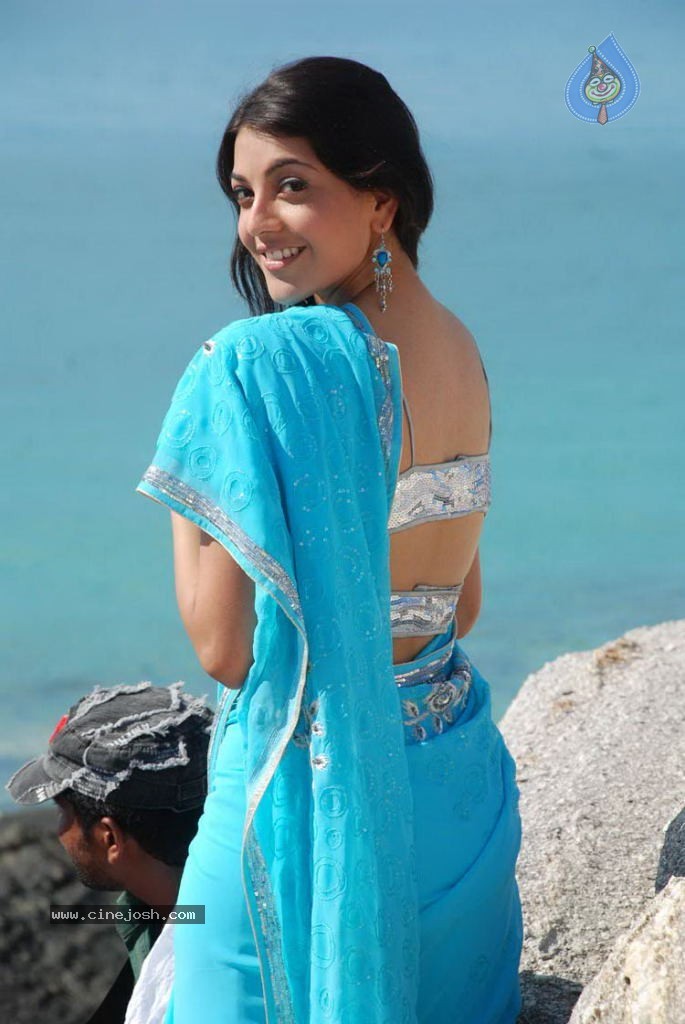 Kajal Agarwal Hot Stills - 21 / 63 photos