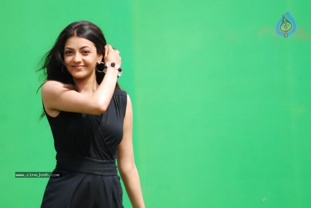 Kajal Agarwal Hot Stills - 26 / 63 photos