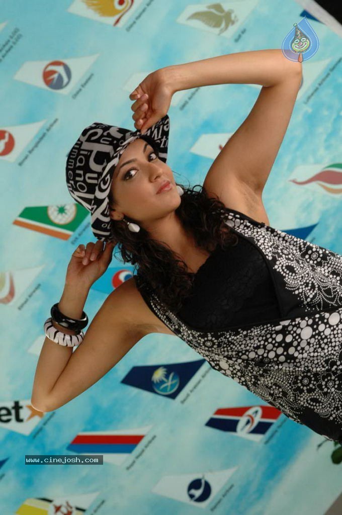 Kajal Agarwal Hot Stills - 27 / 63 photos