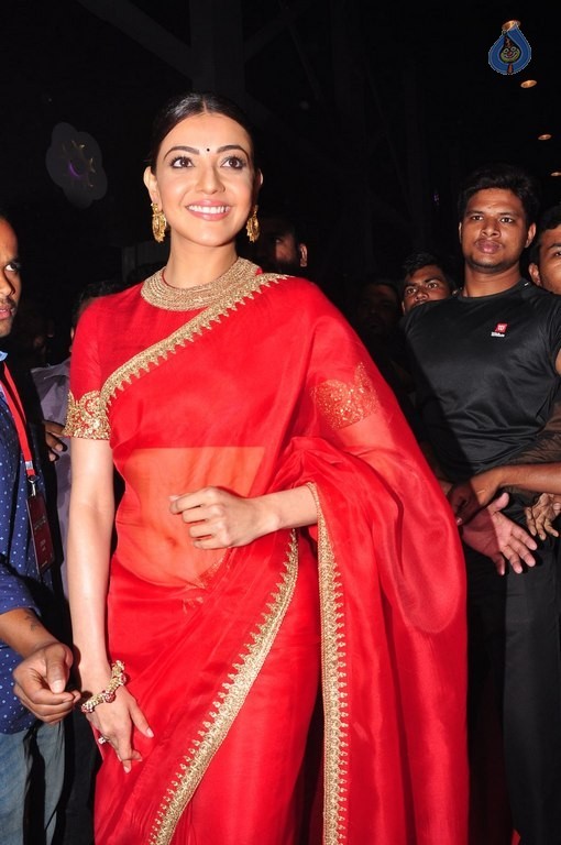 Kajal at Brahmotsavam Audio Launch - 10 / 41 photos