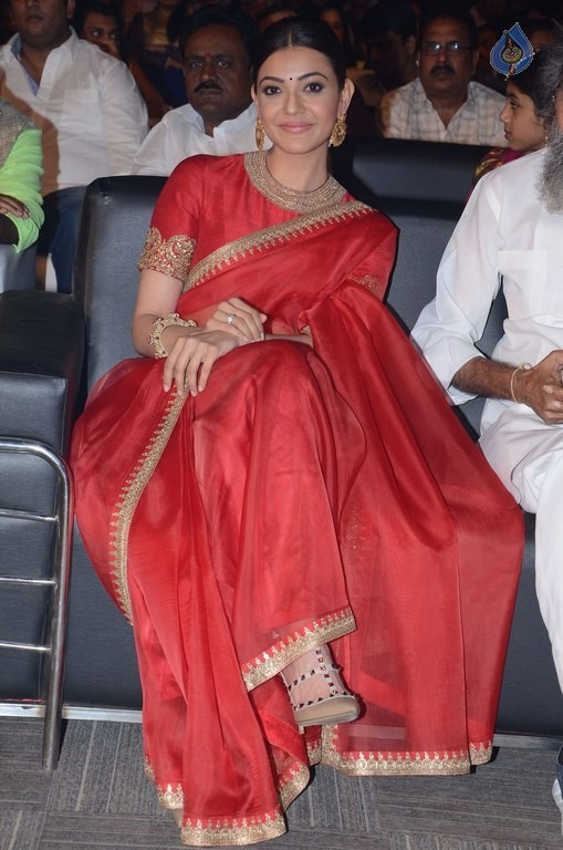 Kajal at Brahmotsavam Audio Launch - 32 / 41 photos