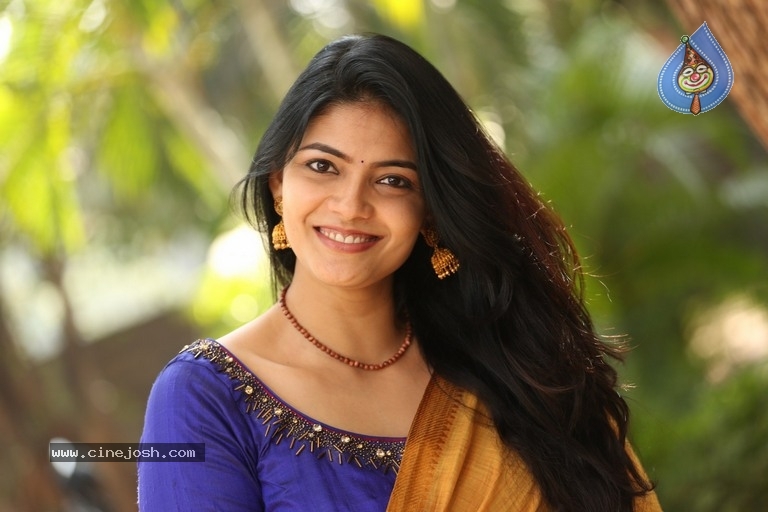 Kalpika Ganesh Latest Photos - 6 / 17 photos