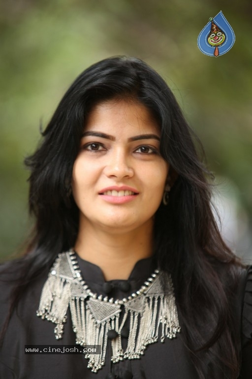 Kalpika Ganesh New Pics - 5 / 12 photos