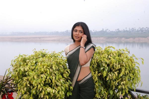 Kamalinee Mukherjee - 87 / 245 photos