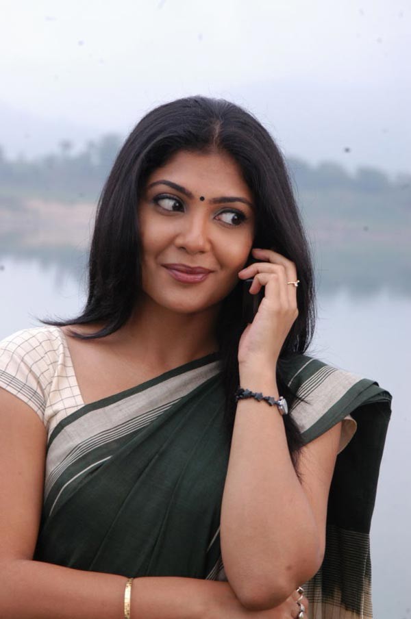 Kamalinee Mukherjee - 94 / 245 photos