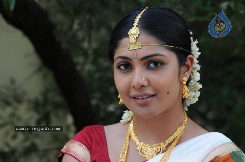 Kamalini Mukherjee - Police Police Movie - 5 / 75 photos