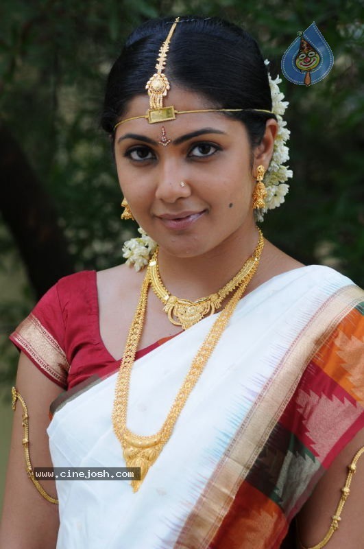 Kamalini Mukherjee - Police Police Movie - 12 / 75 photos