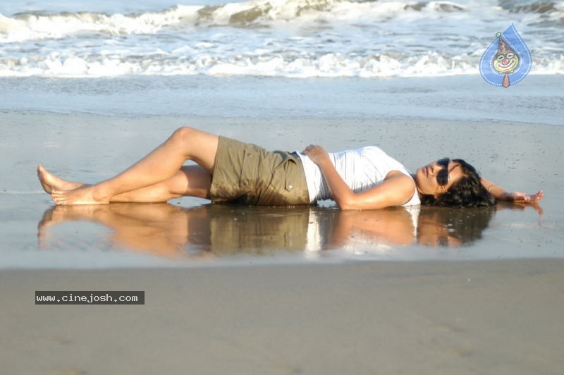 Kamalini Mukherjee - Police Police Movie - 31 / 75 photos