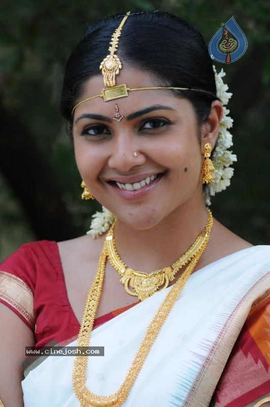 Kamalini Mukherjee - Police Police Movie - 32 / 75 photos