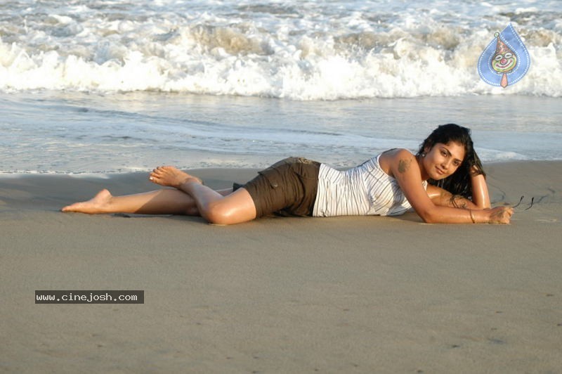 Kamalini Mukherjee - Police Police Movie - 37 / 75 photos