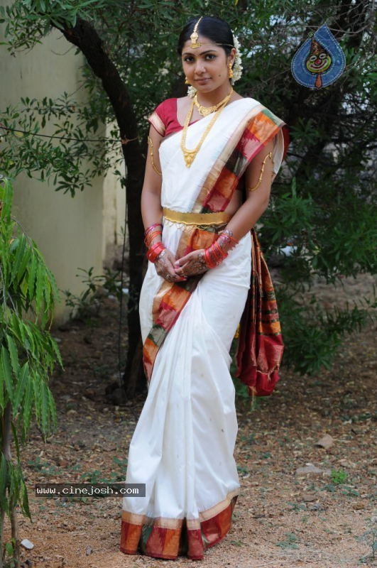 Kamalini Mukherjee - Police Police Movie - 44 / 75 photos