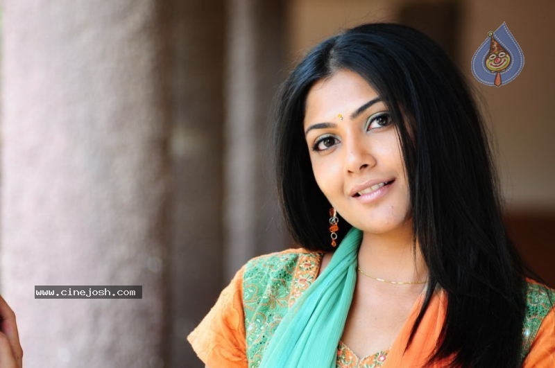Kamalini Mukherjee - Police Police Movie - 45 / 75 photos