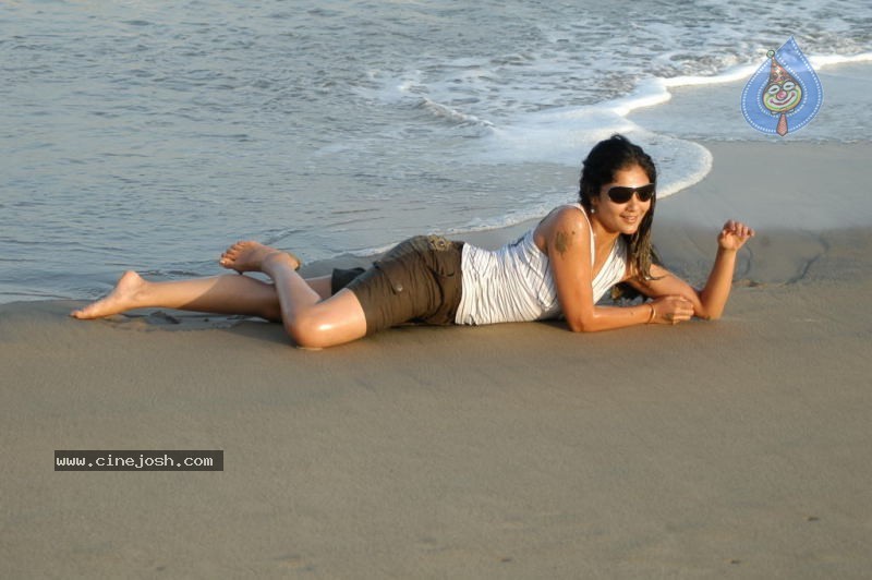 Kamalini Mukherjee - Police Police Movie - 46 / 75 photos