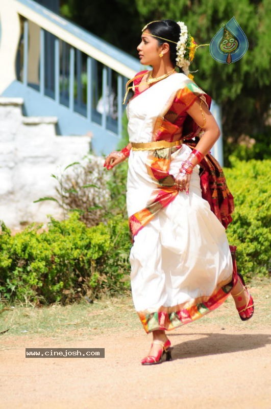 Kamalini Mukherjee - Police Police Movie - 63 / 75 photos