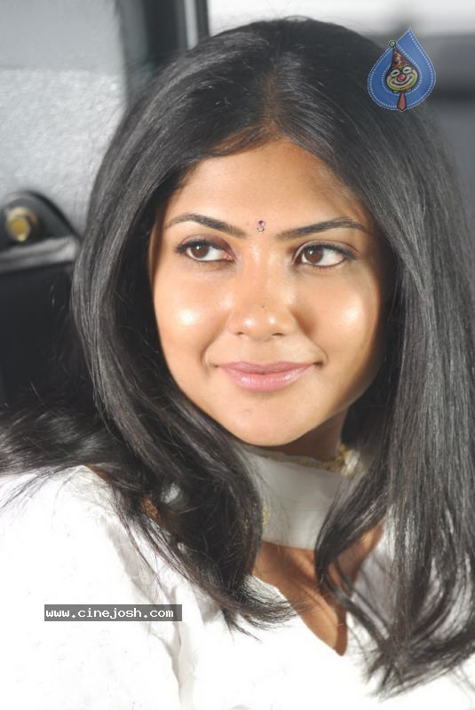 Kamalini Mukherjee - Police Police Movie - 64 / 75 photos