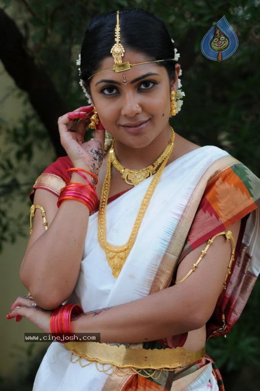 Kamalini Mukherjee - Police Police Movie - 71 / 75 photos
