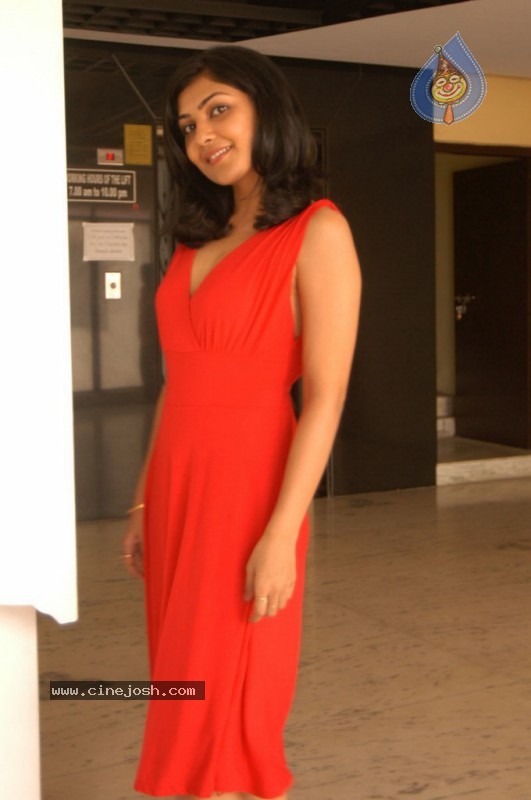 Kamalini Mukherjee  Latest Gallery - 6 / 25 photos