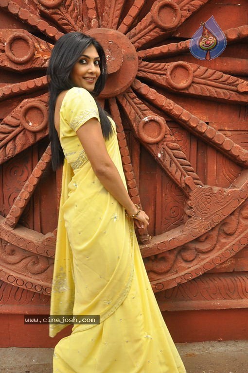 Kamalini Mukherjee Latest Photos - 43 / 56 photos