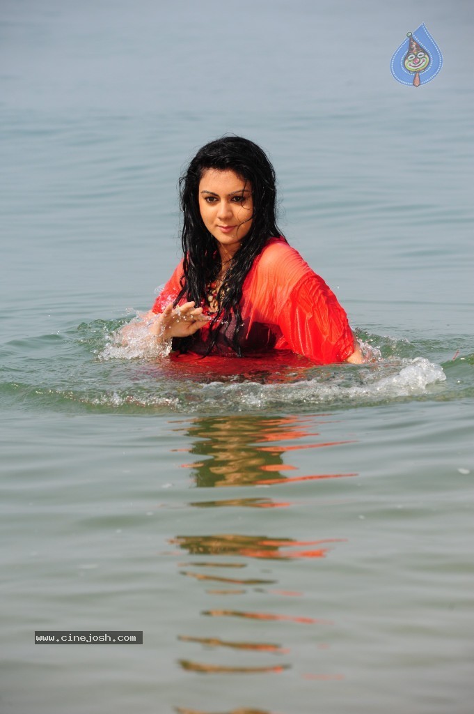 Kamna Jethmalani Hot Pics - 90 / 149 photos
