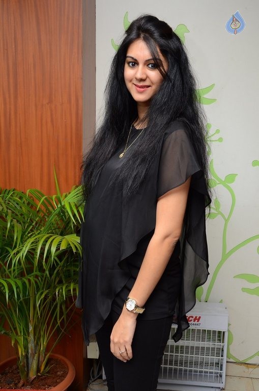 Kamna Jethmalani Latest Photos - 16 / 41 photos