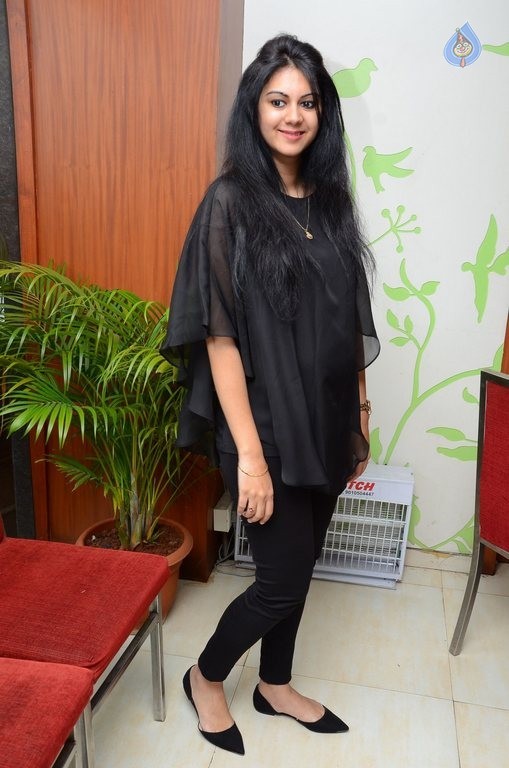 Kamna Jethmalani Latest Photos - 22 / 41 photos