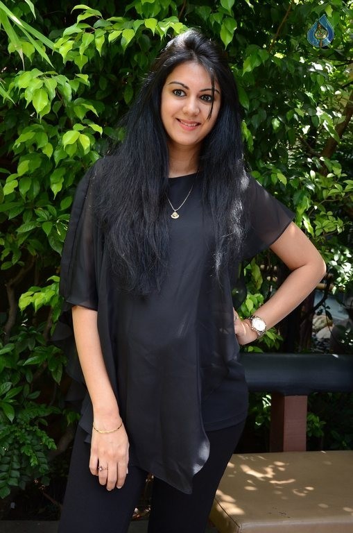 Kamna Jethmalani Latest Photos - 23 / 41 photos