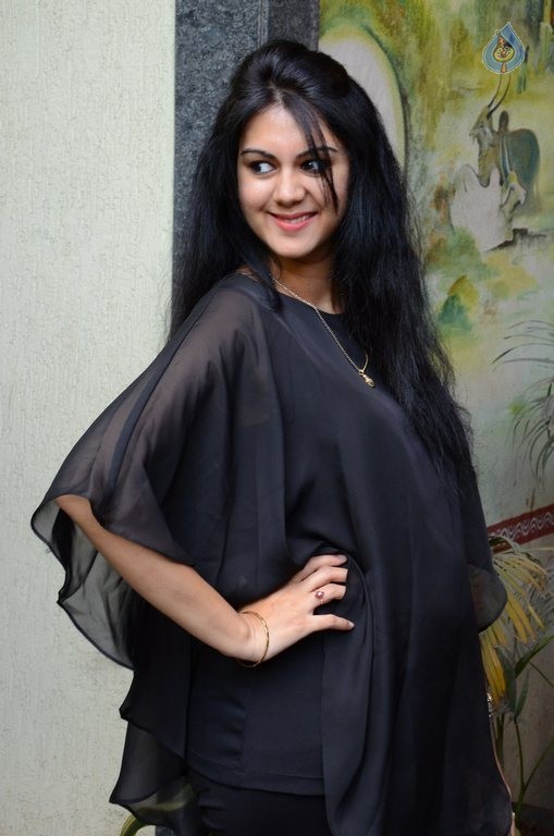 Kamna Jethmalani Latest Photos - 33 / 41 photos