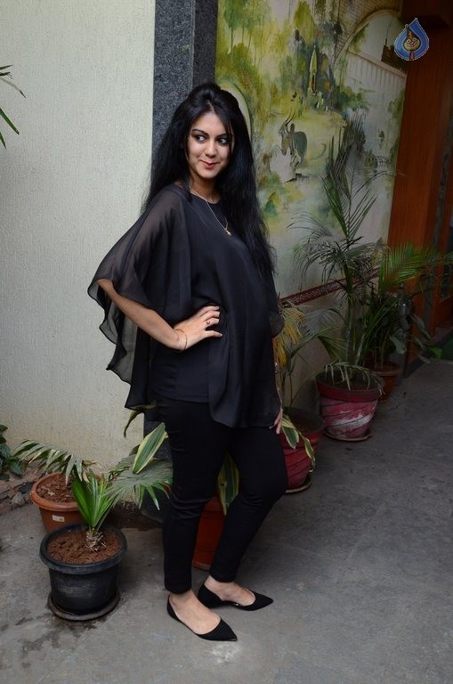 Kamna Jethmalani Latest Photos - 40 / 41 photos