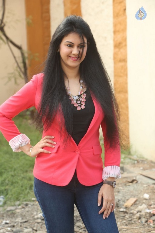 Kamna Jethmalani New Pics - 18 / 31 photos