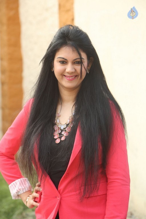 Kamna Jethmalani New Pics - 30 / 31 photos