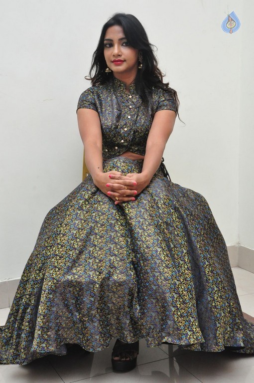 Kamna Singh New Photos - 16 / 37 photos