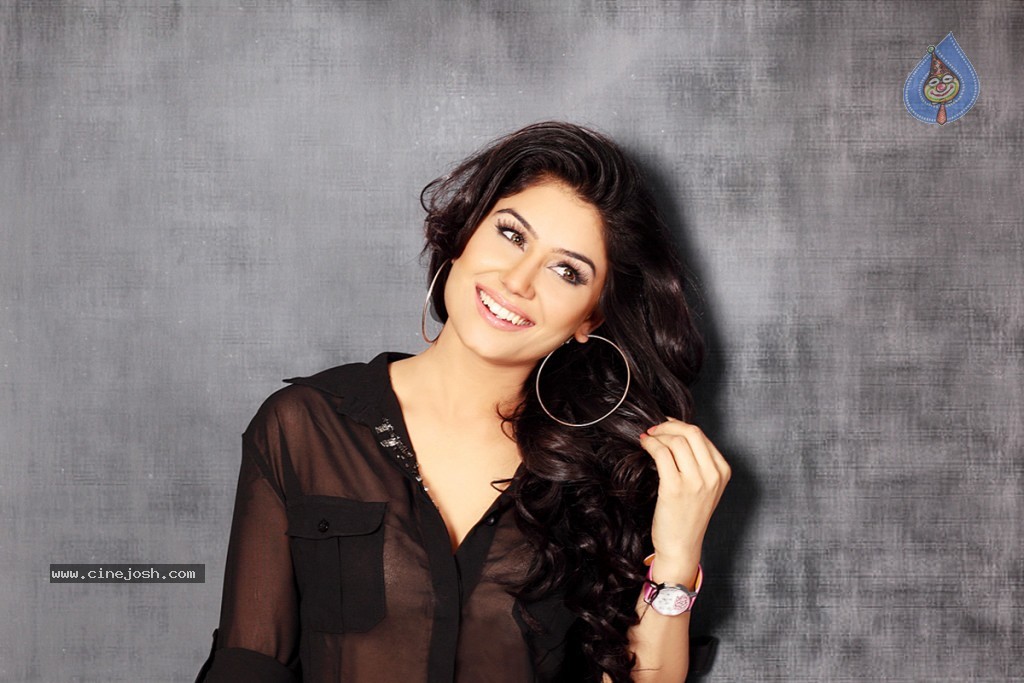 Kangna Sharma Spicy Stills - 4 / 29 photos